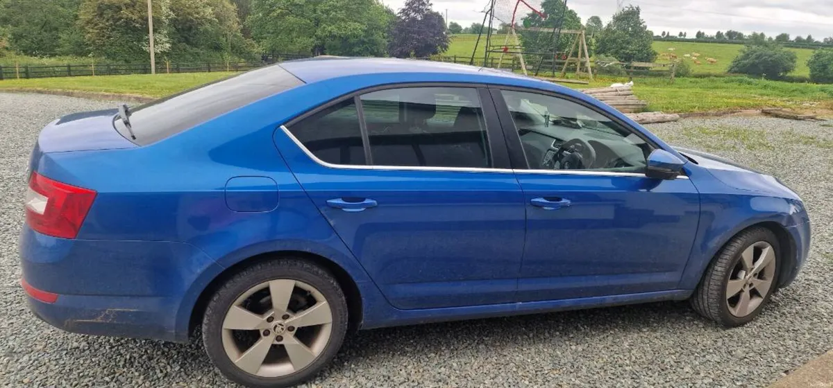SKODA OCTAVIA ELEGANCE 1.6 TDI 105HP 4DR - Image 2