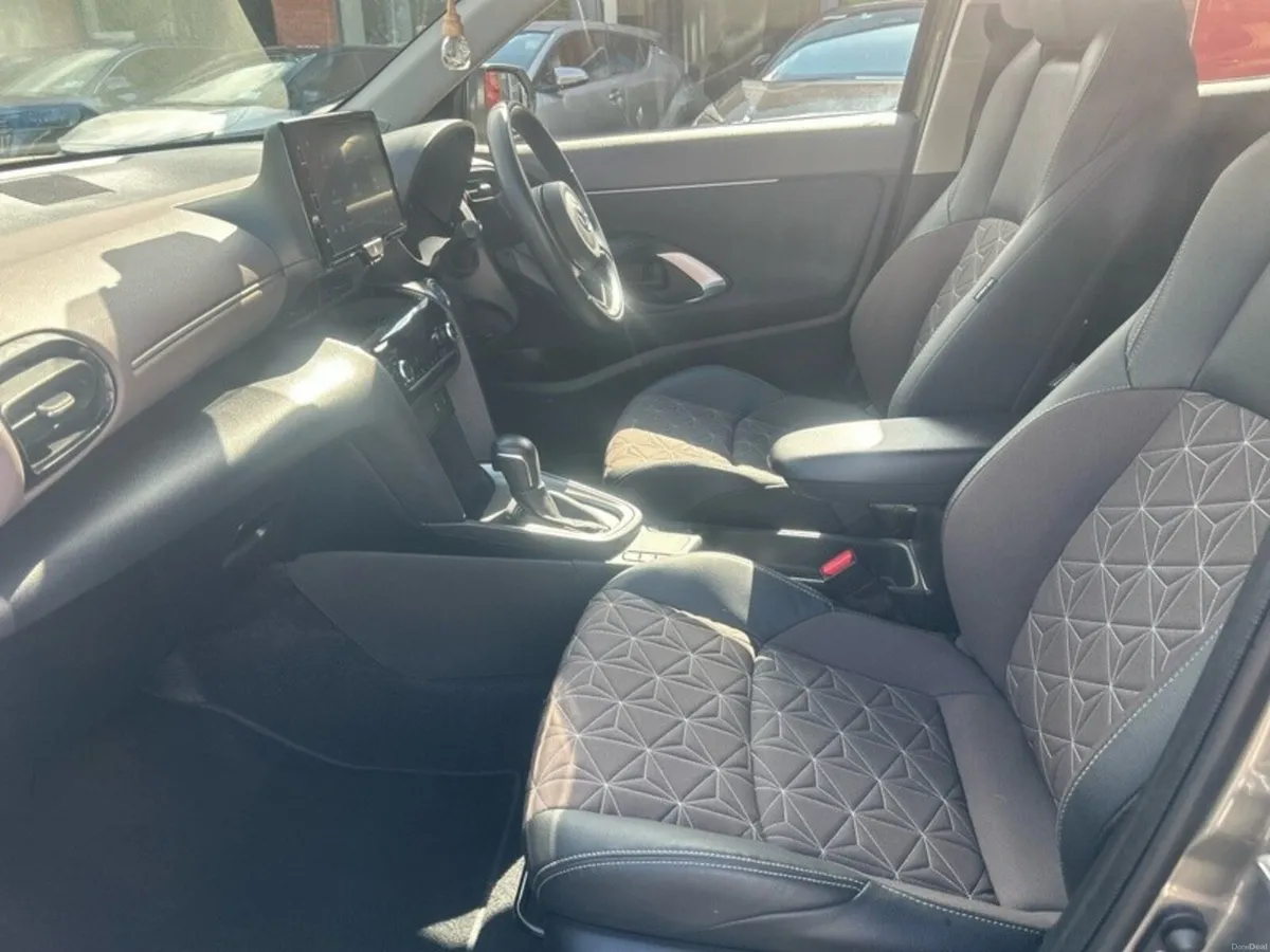 Toyota Yaris Cross HYBRID SOL - Image 6
