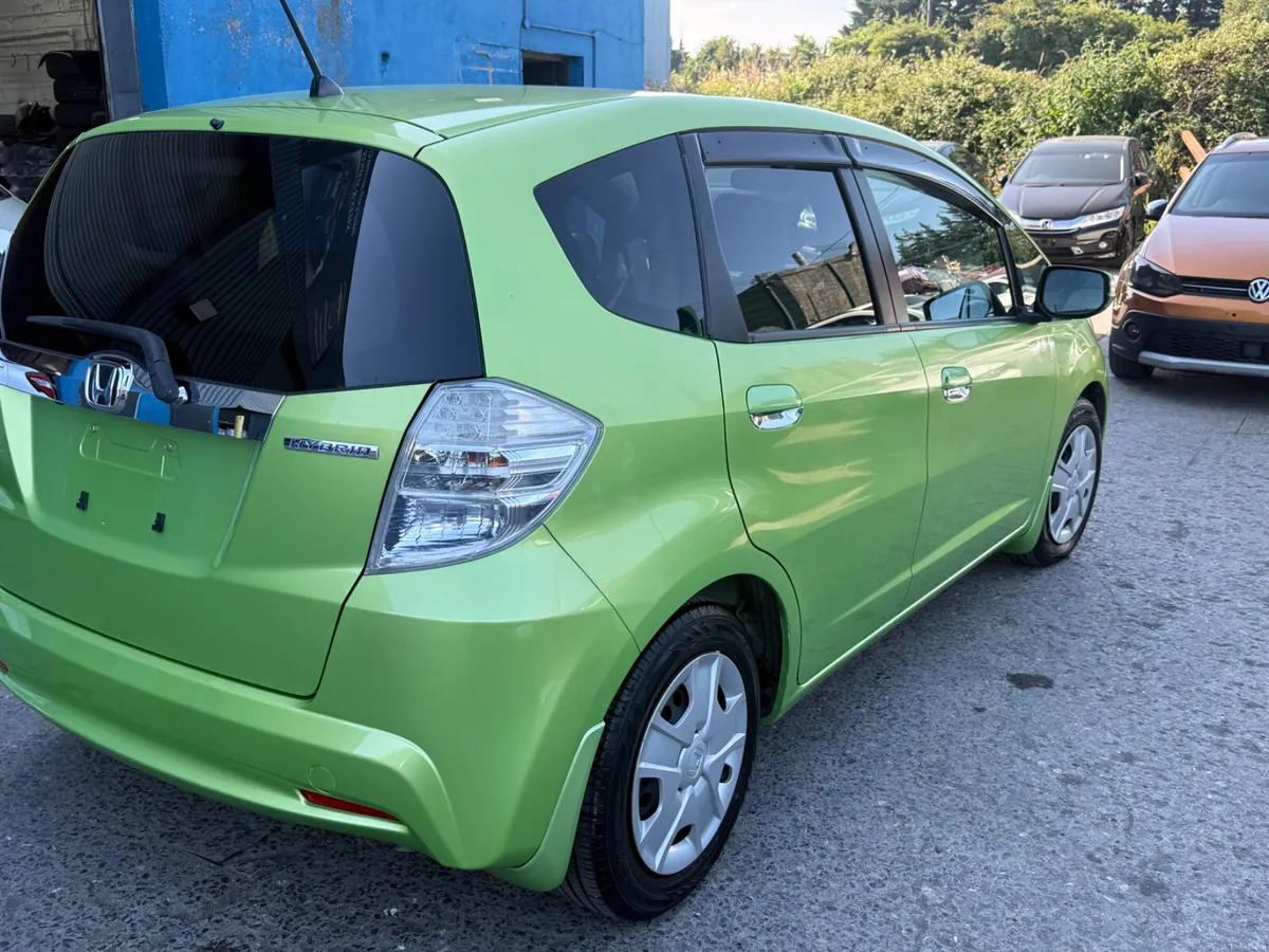 2011 Honda Fit Hybrid Automatic - Image 4
