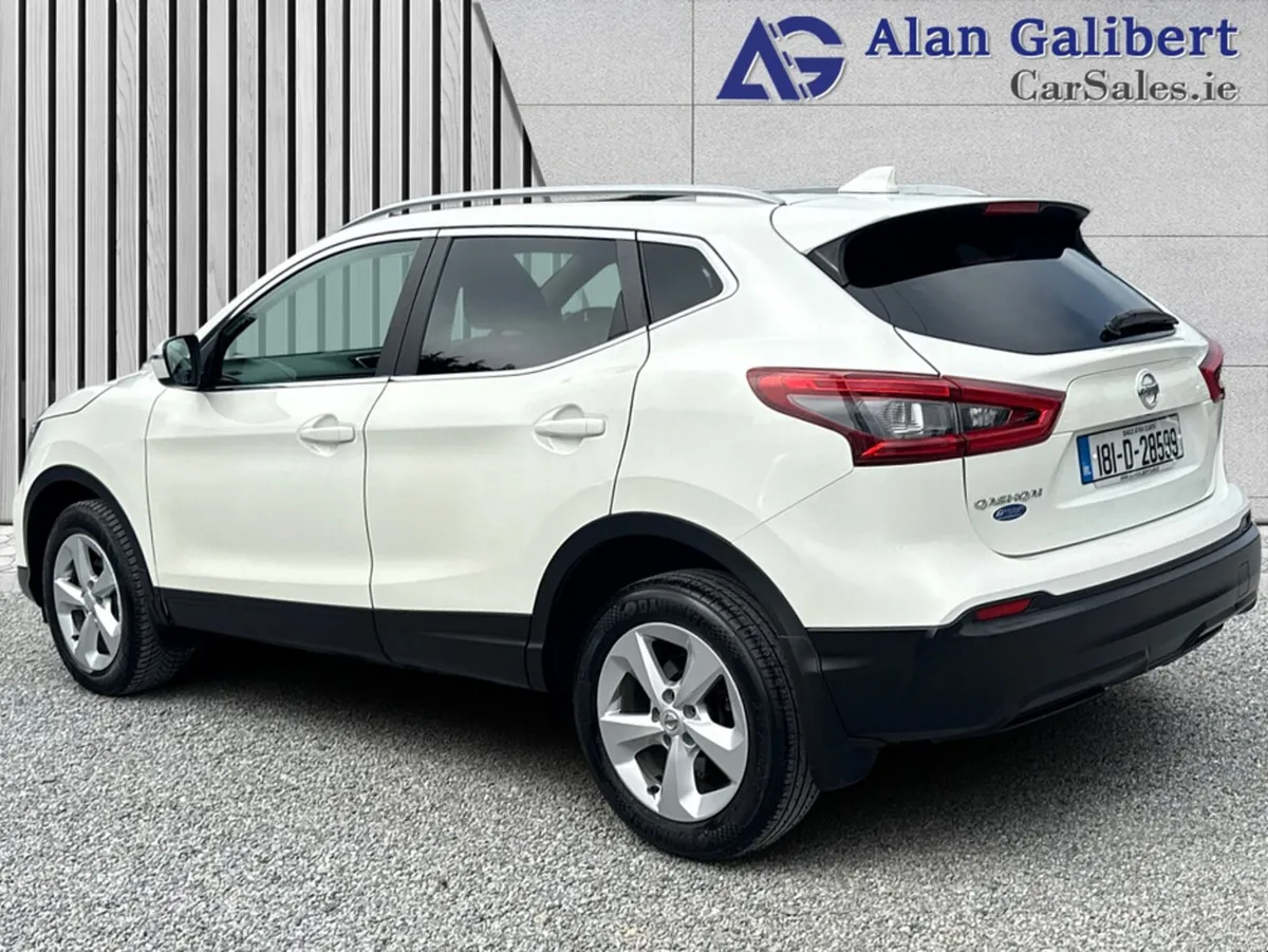 Nissan Qashqai 1.2 SV 18 4DR - Image 2