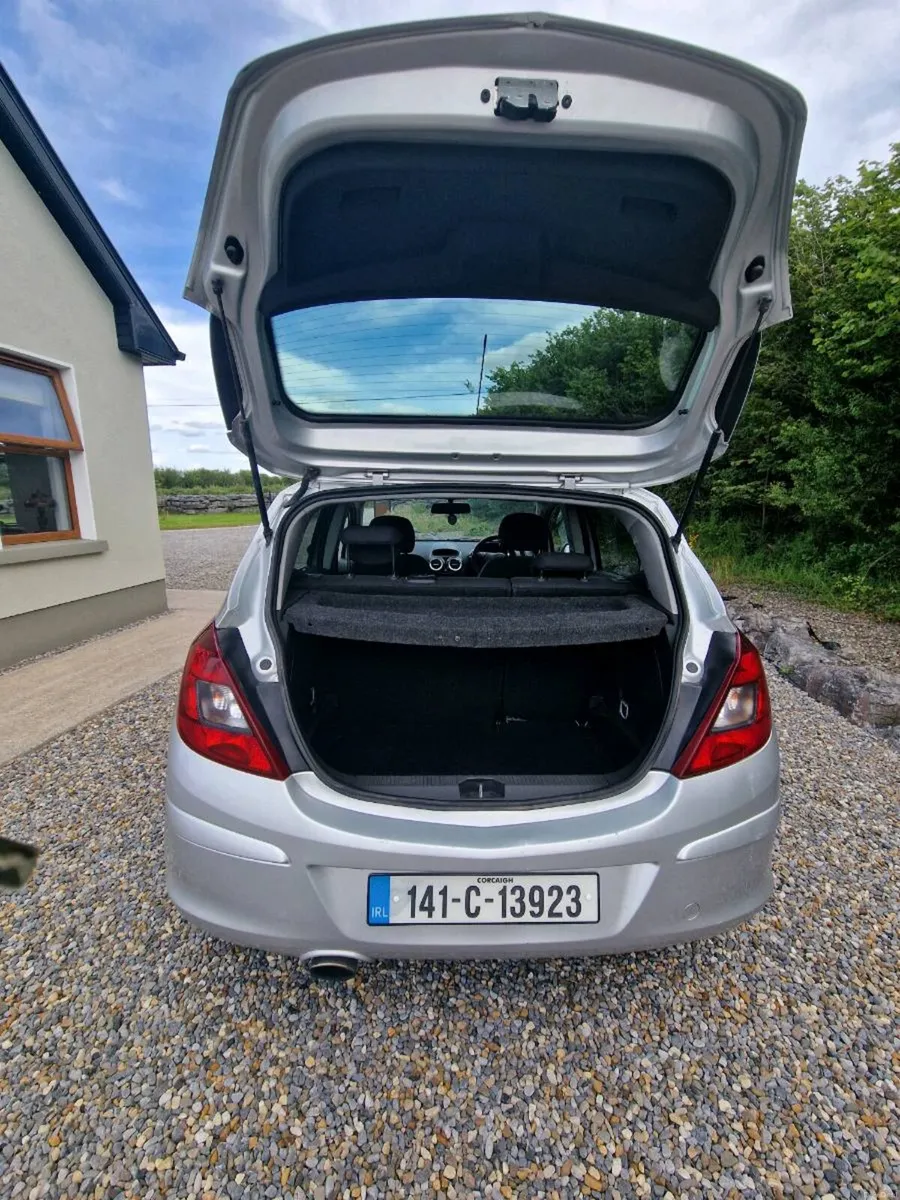 Car - Image 3
