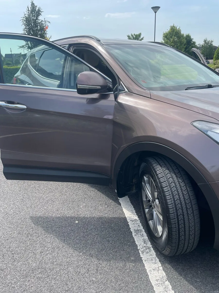 Hyundai Santa Fe 7 seater Exec Trim - Image 3