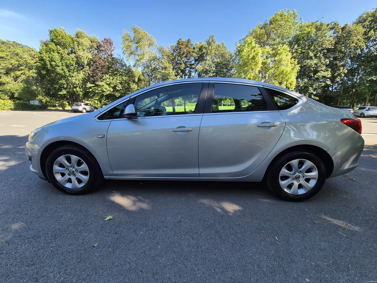 Stunning Opel Astra 2017 In Showroom Condition - Image 4