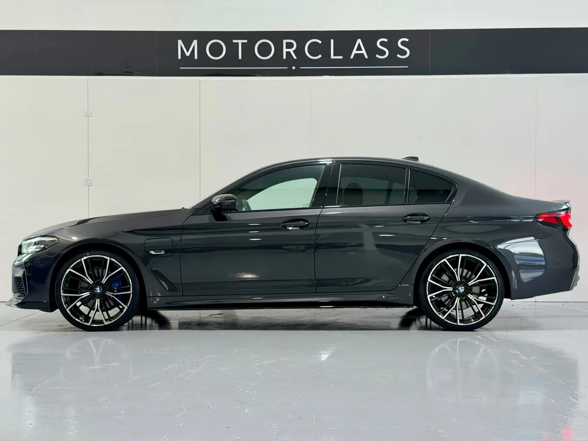 2023 BMW 5 Series 530E M Sport Auto Saloon - Image 4