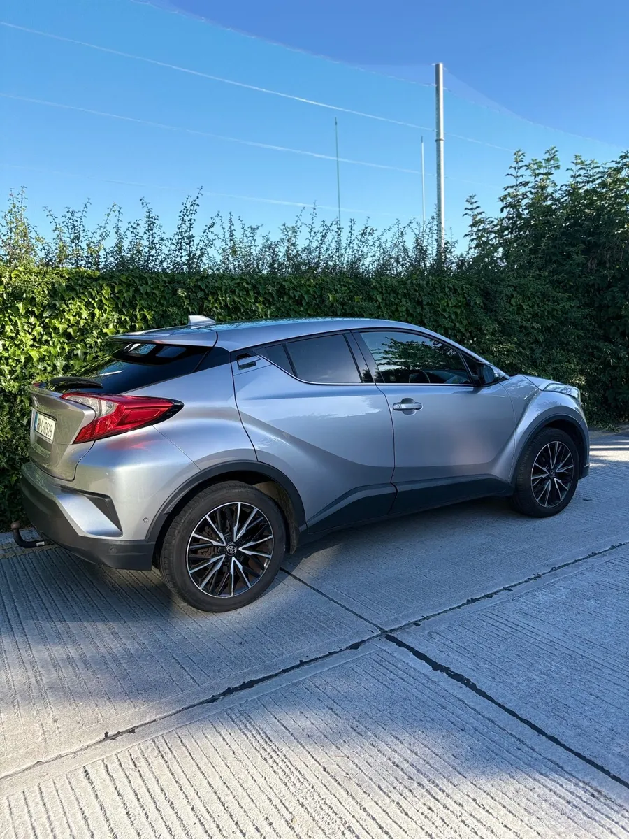 Toyota C-HR SOL 2018 - Image 1