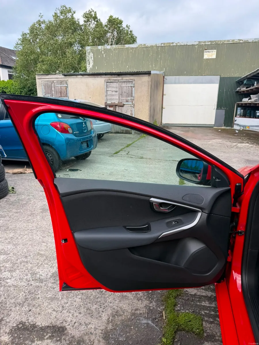 Volvo V40/D4 - 2016 AUTO 2.0D - Image 2