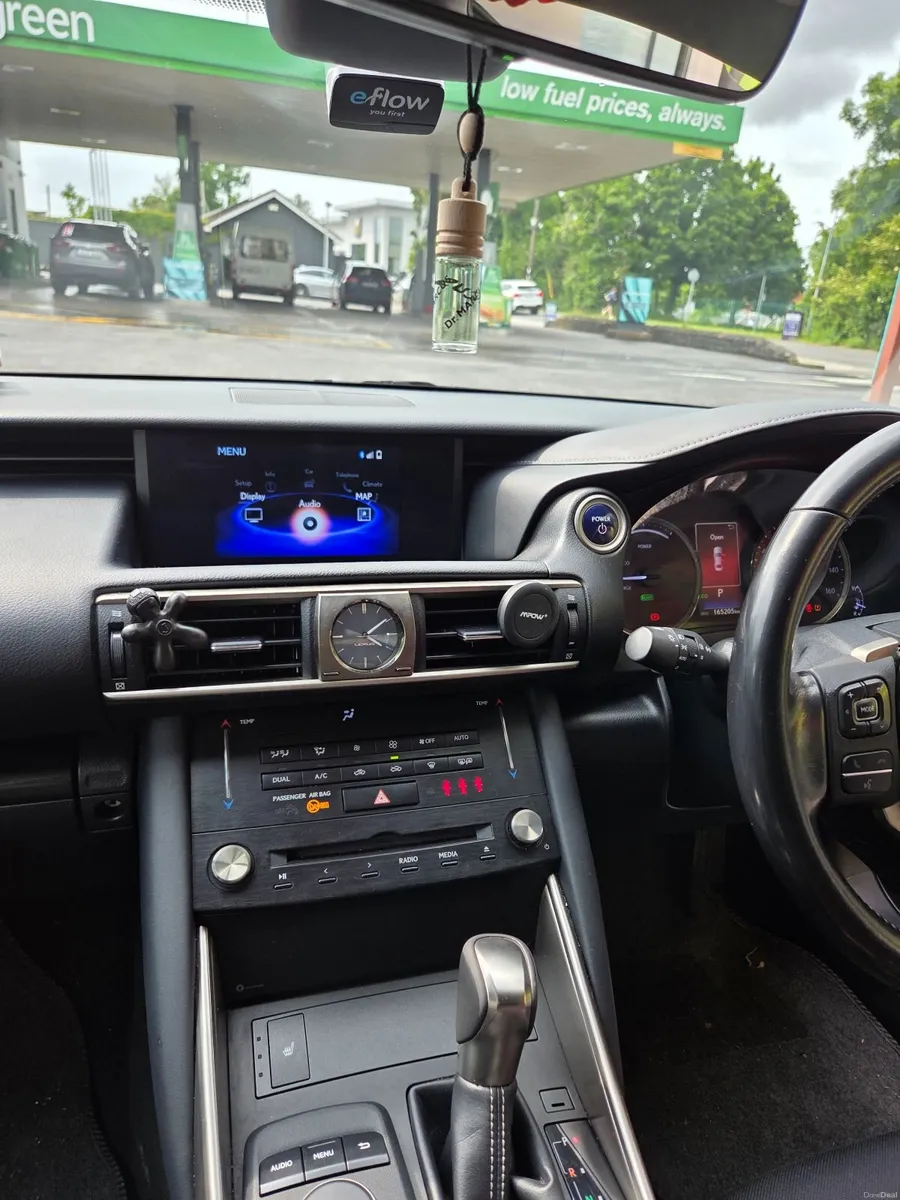 Lexus IS 2017 - Image 3