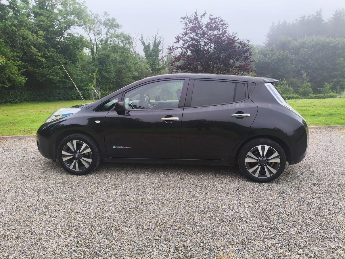 2017 Nissan Leaf - Image 4