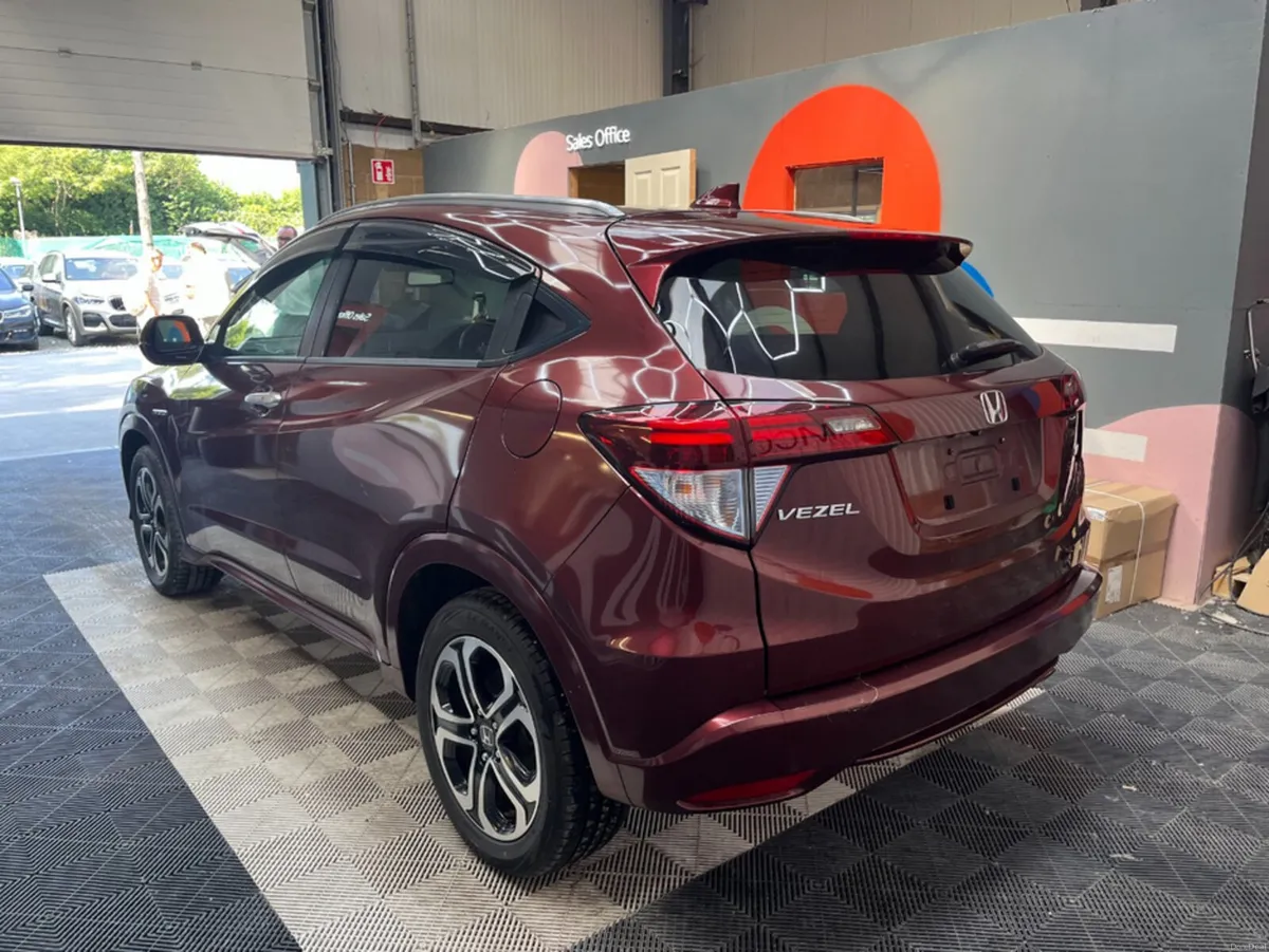 Honda Vezel 2015 HONDA VEZEL HYBRID Z 1.5 AUTOMATI - Image 4