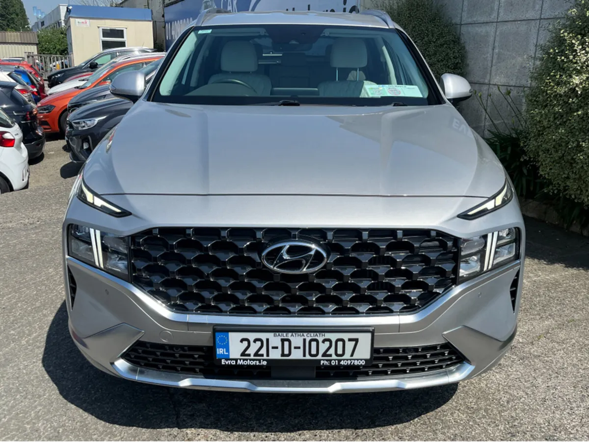 Hyundai Santa Fe EXECUTIVE PLUS PHEV HYBRID 1.6 PE - Image 2
