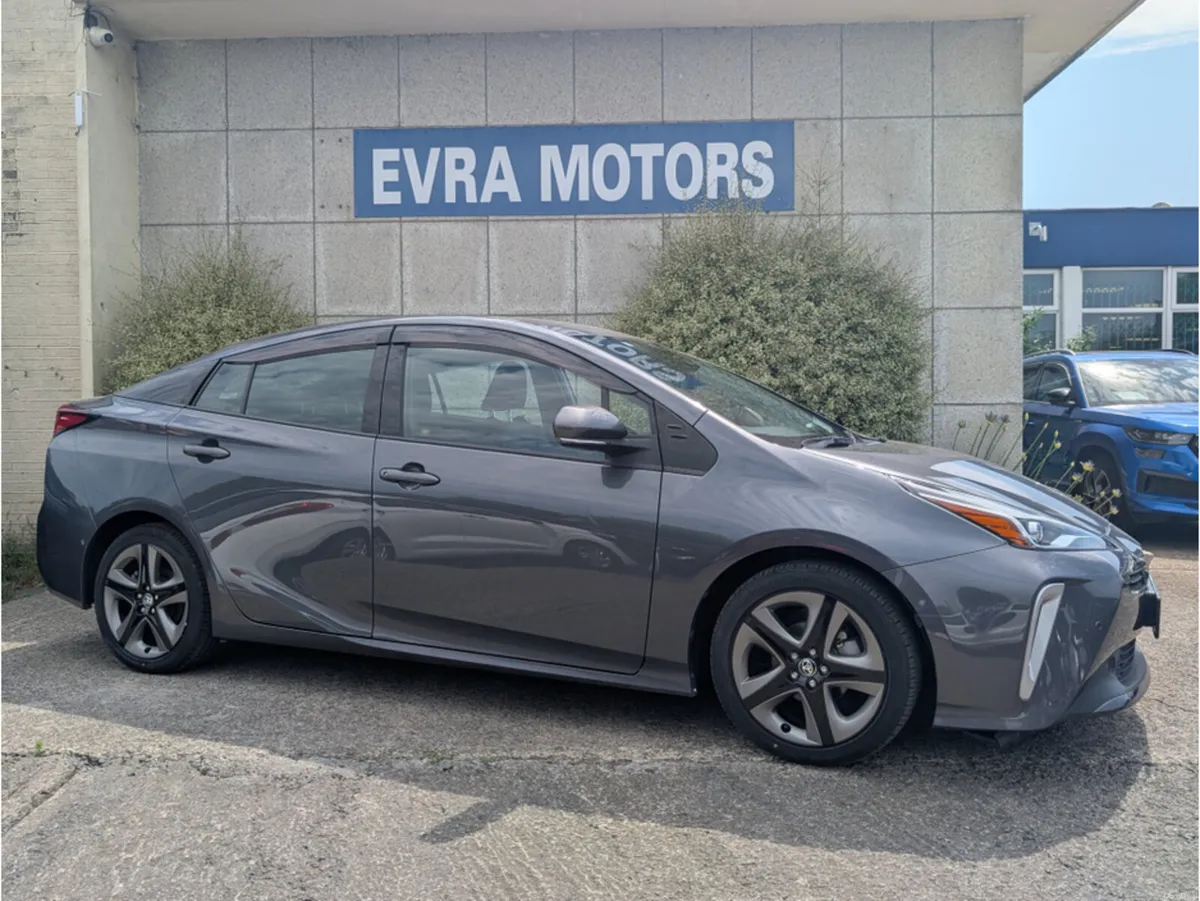 Toyota Prius TOURING SELECTION AUTOMATIC HYBRID 1. - Image 3