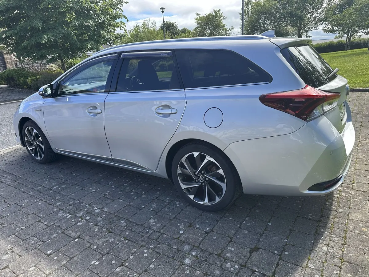 Toyota Auris 2017 SOL Estate - Image 6