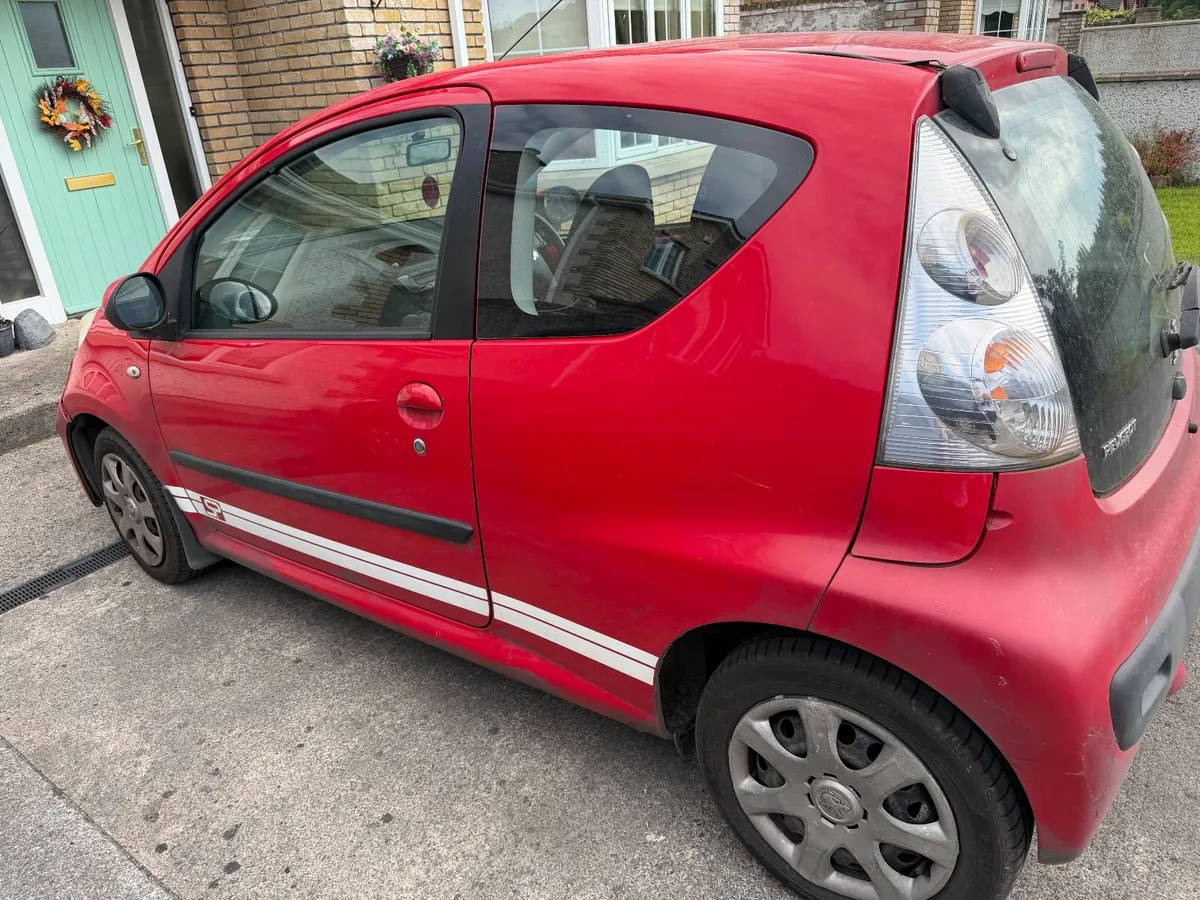Peugeot 107 2010 - Image 2