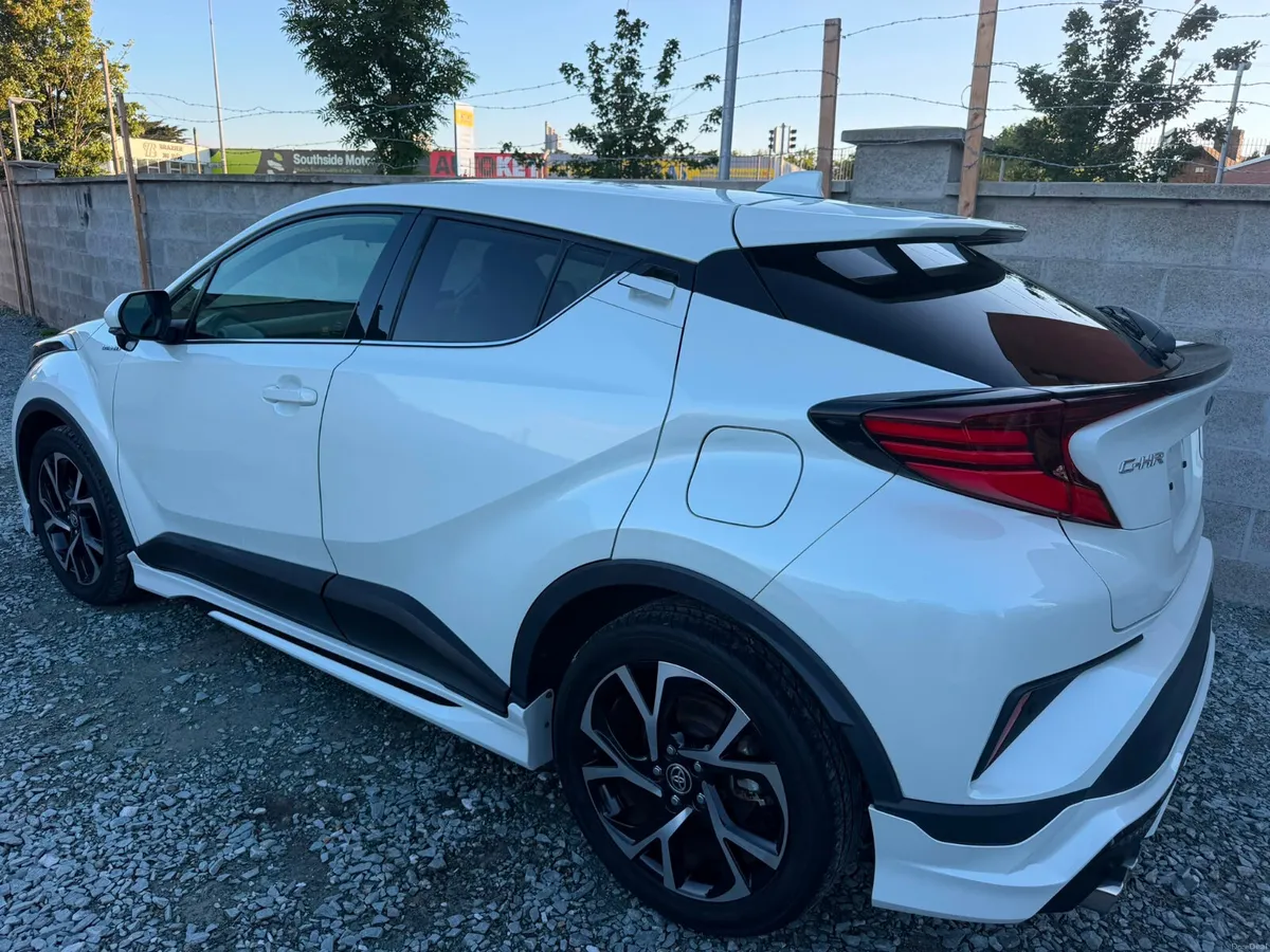 TOYOTA C-HR 2020, 1.8 HYBRID AUTO LOW KM HIGH SPEC - Image 3