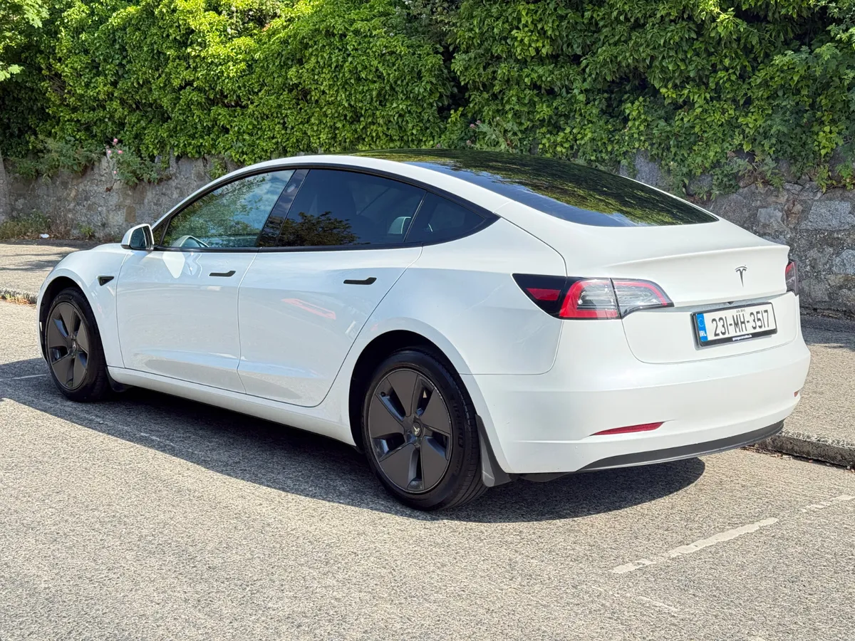 TESLA MODEL 3 2023 RWD 400KM + RANGE - Image 3