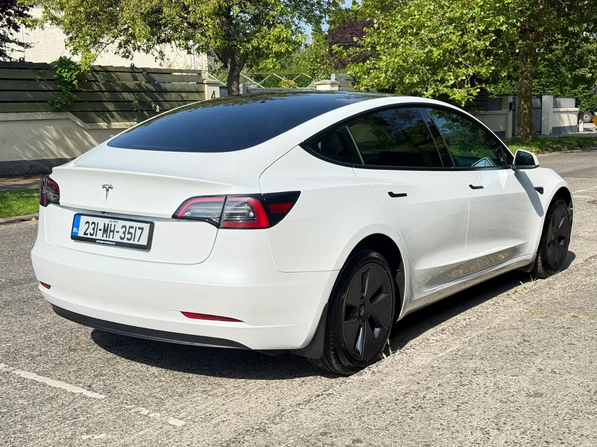 TESLA MODEL 3 2023 RWD 400KM + RANGE - Image 4