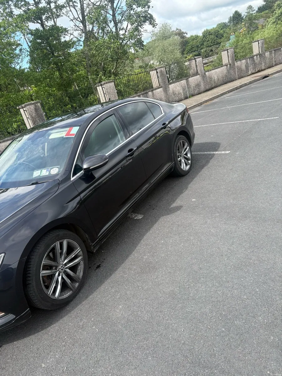 Volkswagen Passat - Image 2