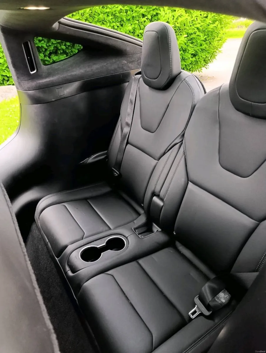 Tesla Model X 100D 7 seater - Image 4