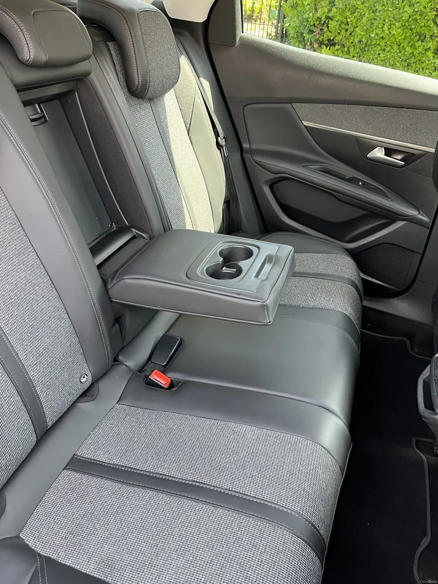 Peugeot 3008 Allure ***HIGH SPEC*** - Image 4