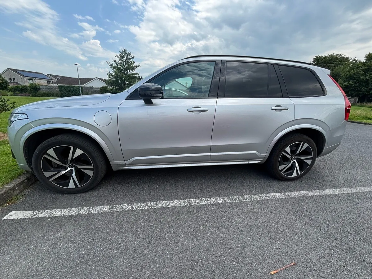 2021 Volvo XC90 R‑Design T8 Recharge - Image 5