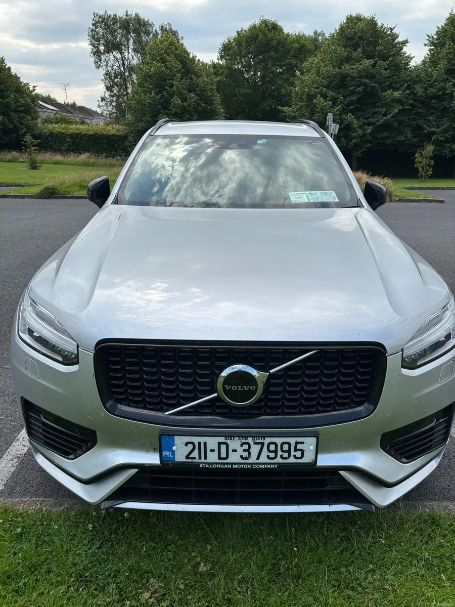 2021 Volvo XC90 R‑Design T8 Recharge - Image 6