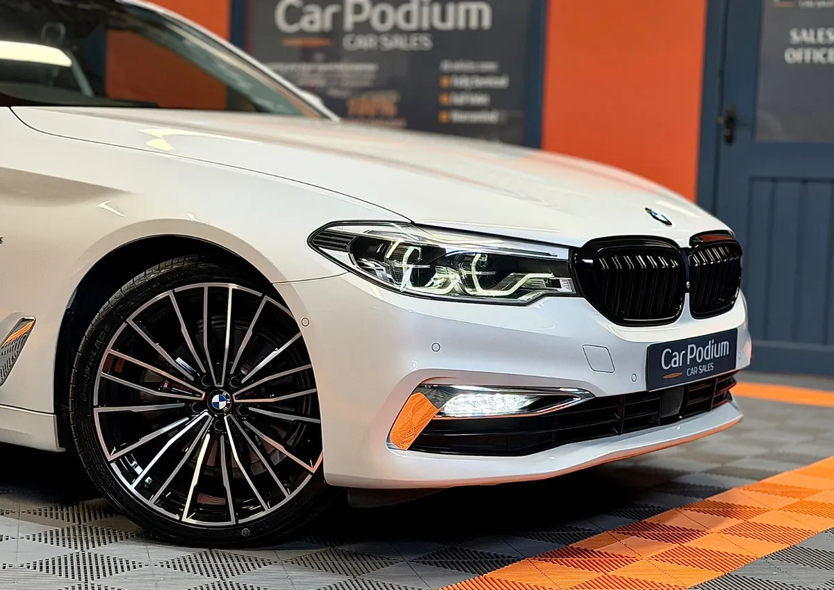 2017 BMW 5-Series 523D Luxury Auto 190BHP  LOW KMS - Image 2