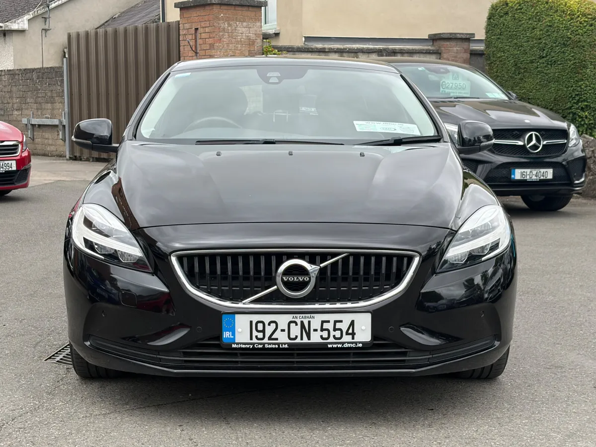 192 Volvo V40 Momentum 1.5 Petrol T2 - Image 2