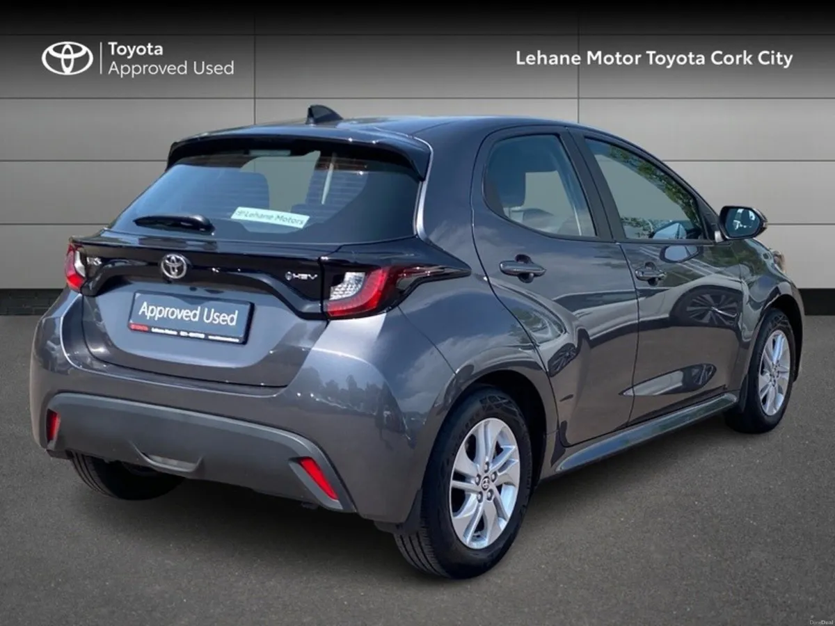 Toyota Yaris YARIS HYBRID 1.5 LUNA - Image 2