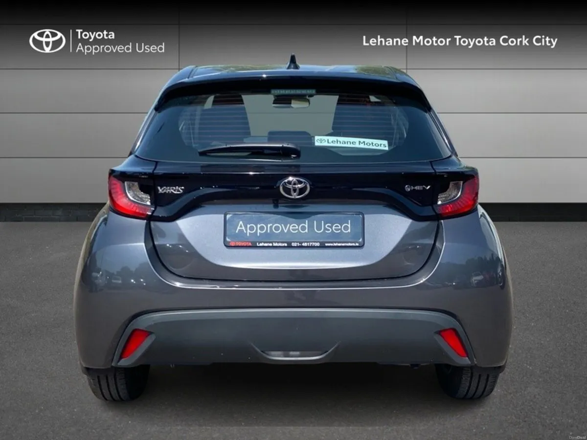 Toyota Yaris YARIS HYBRID 1.5 LUNA - Image 4
