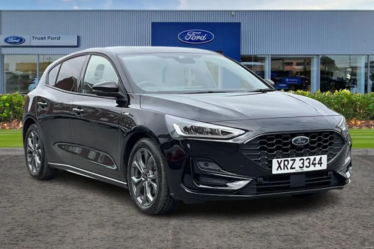 Ford Focus 1.0T EcoBoost MHEV ST-Line Hatchback 5d - Image 1