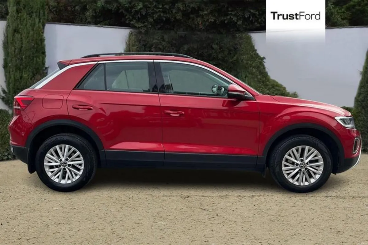 Volkswagen T-Roc Life - Image 3