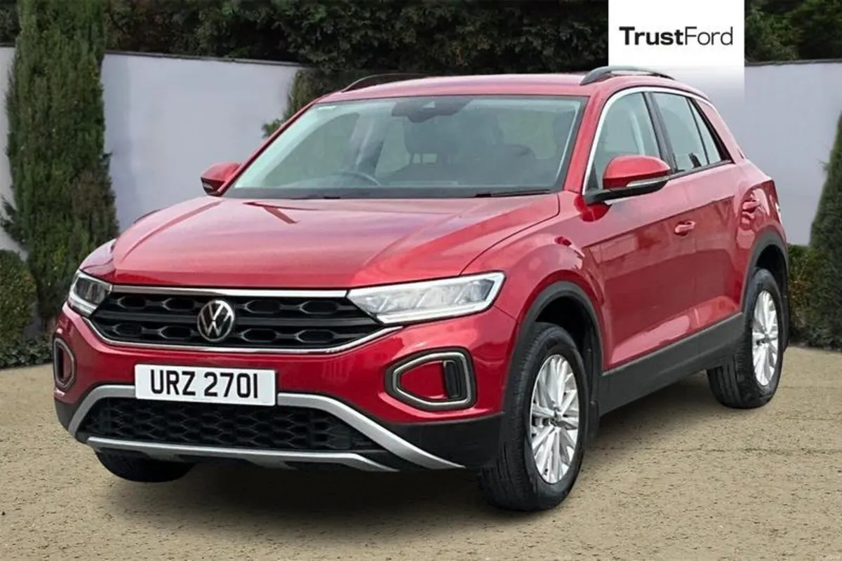 Volkswagen T-Roc 1.5 TSI Life 5dr**HEATED SEATS - - Image 5