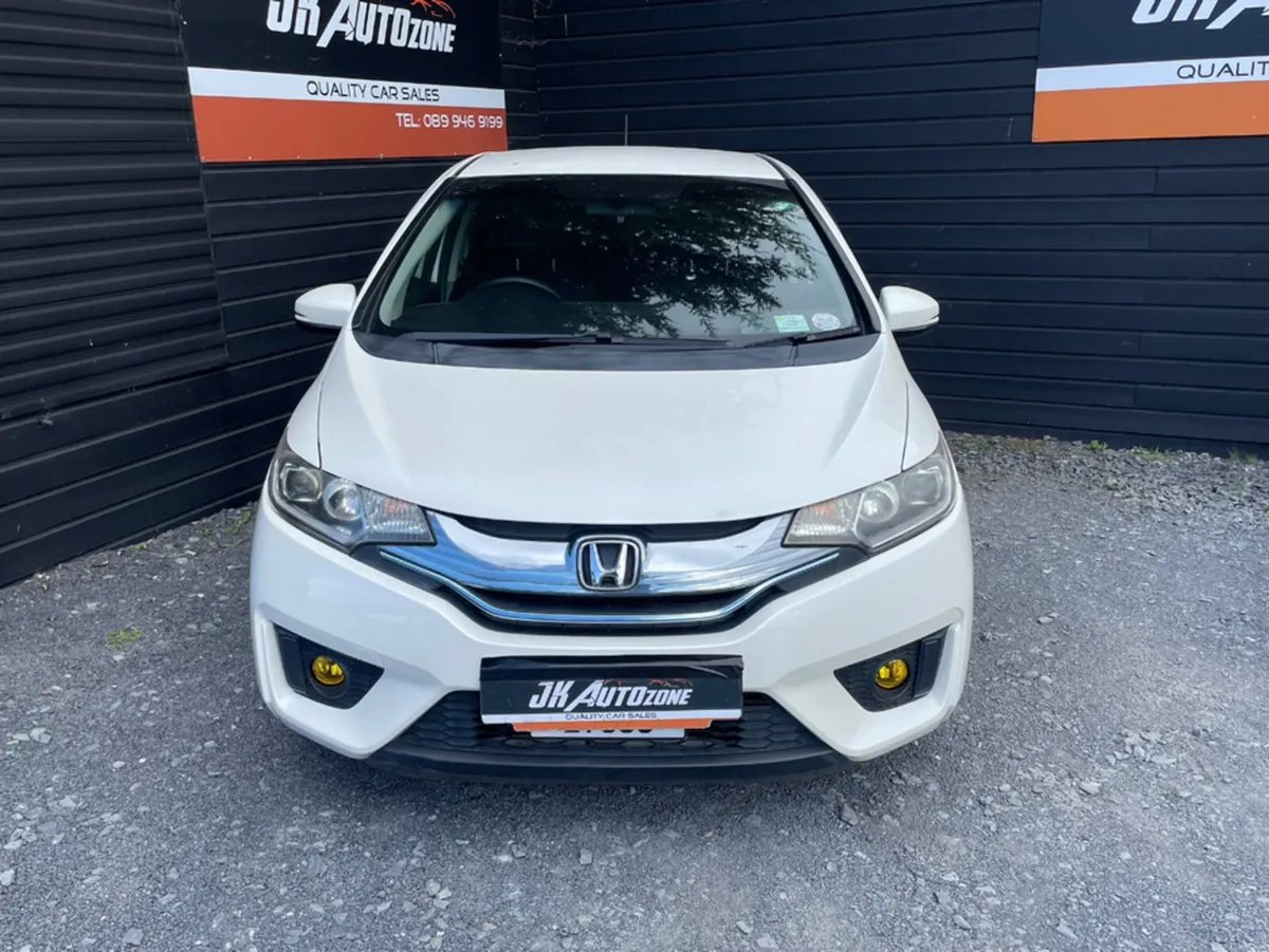 Honda Fit 1.5 HYBRID AUTO - Image 2