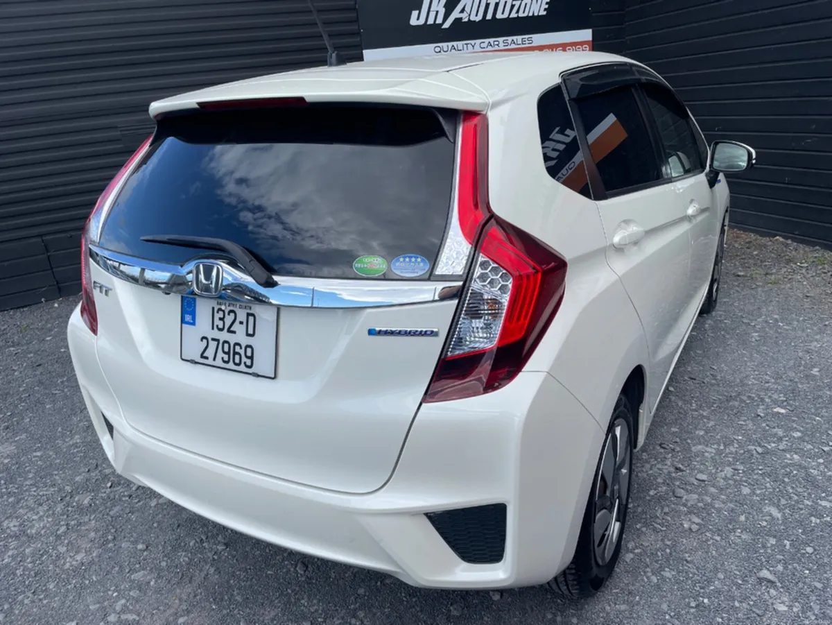 Honda Fit 1.5 HYBRID AUTO - Image 4