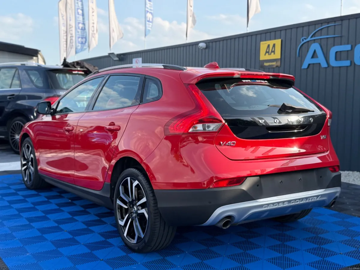 Volvo V40 CROSS COUNTRY T5 - 2.0L PETROL - AUTO - - Image 5