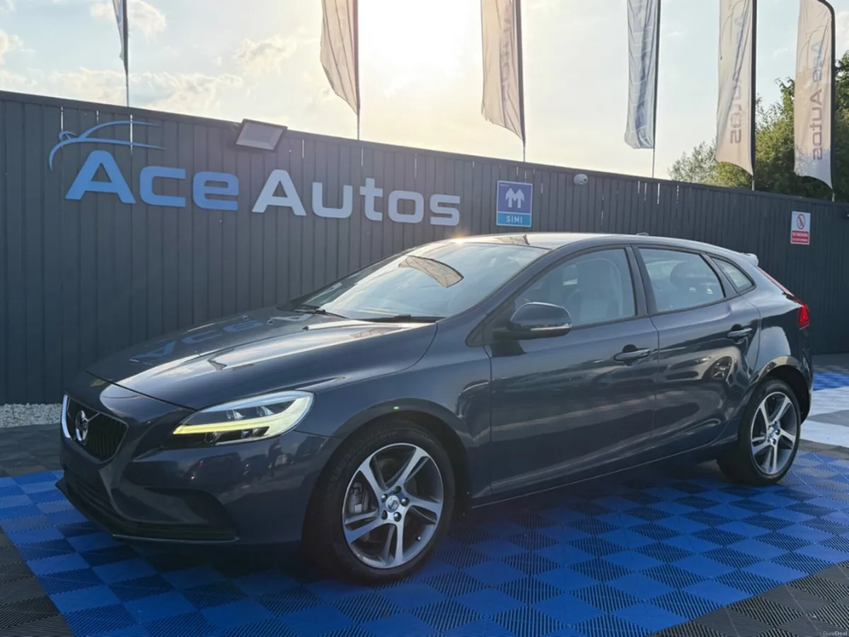 Volvo V40 D4 MOMENTUM - 2.0L DIESEL - AUTO - 12M W - Image 3