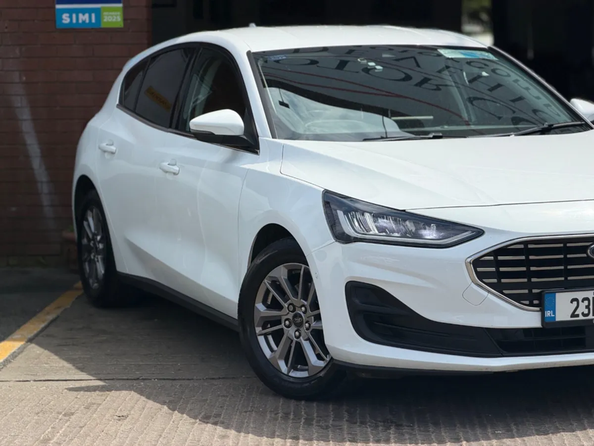 Ford Focus 1.0T TITANIUM 5DR - Image 3