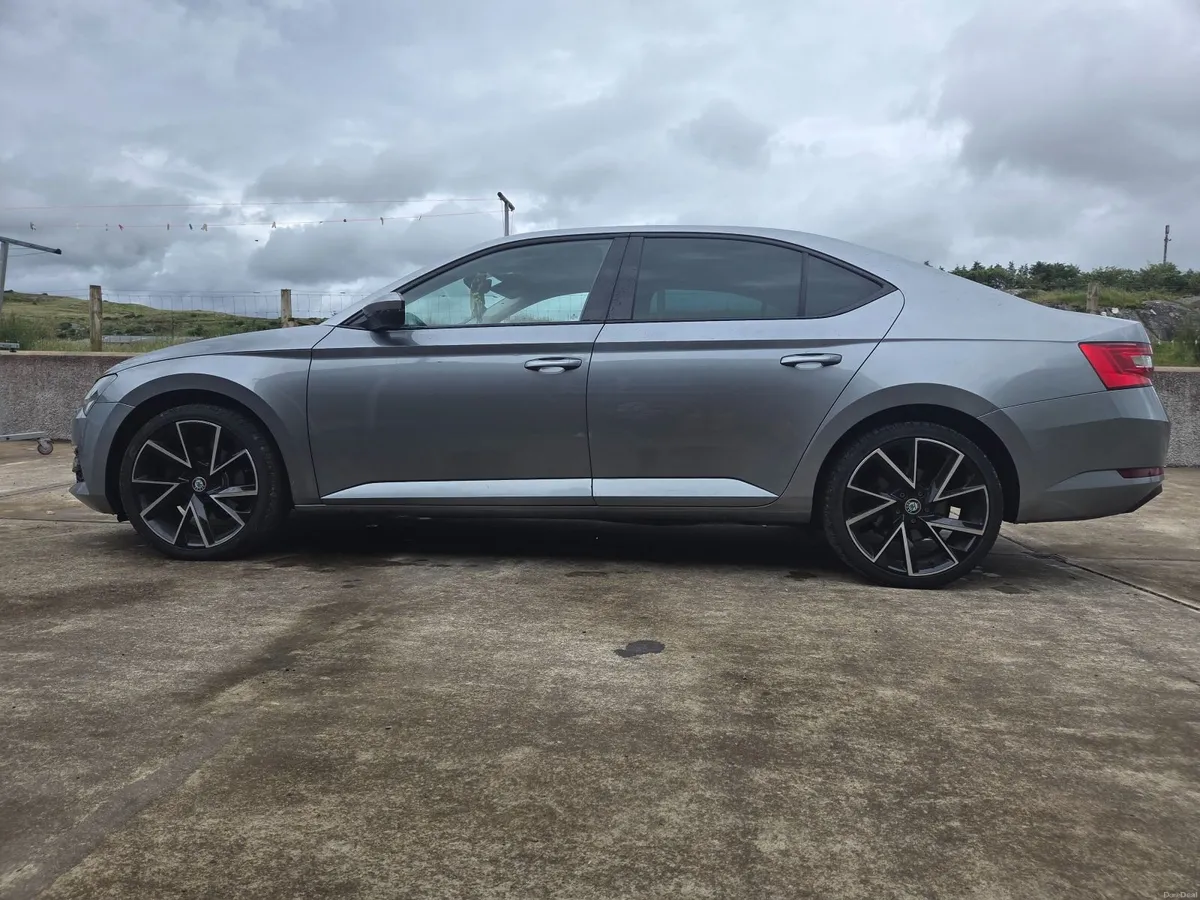 Skoda Superb 2021 - Image 4