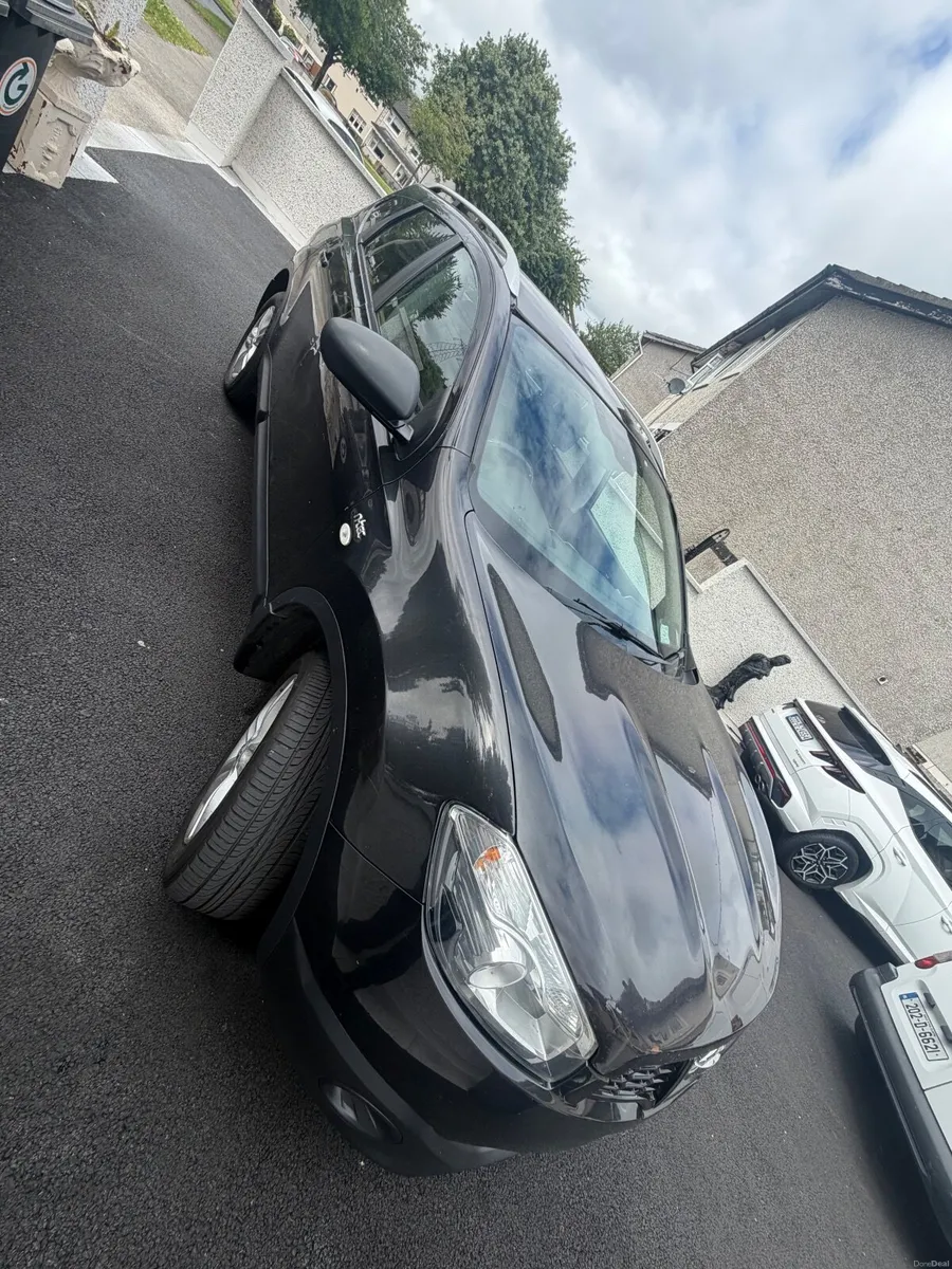 Nissan Qashqai+2 2010 - Image 1