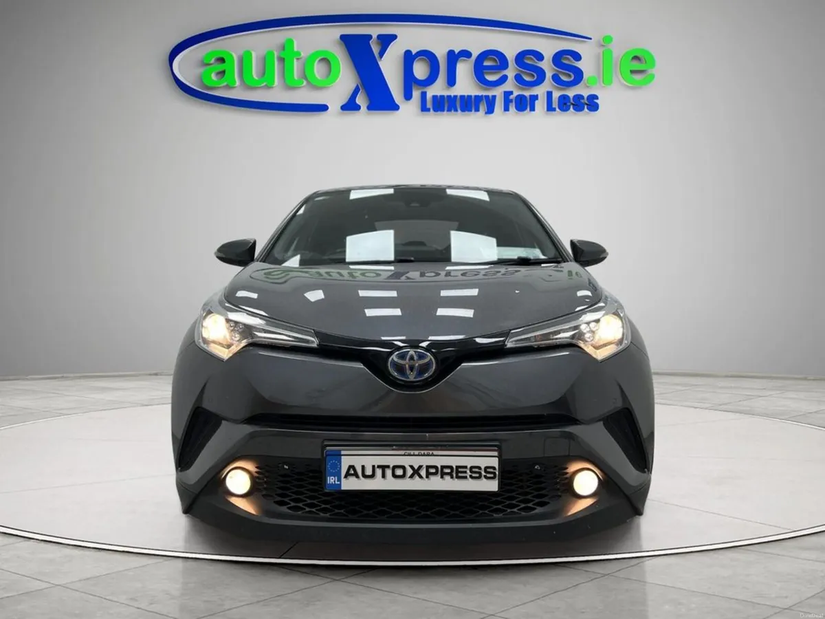 Toyota C-HR 1.8 Hybrid, Reversing camera, Automati - Image 3
