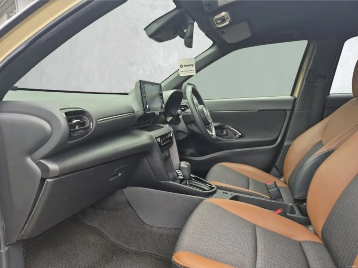 Toyota Yaris Cross ** HYBRID ** AUTO ** HUGE SPEC - Image 6