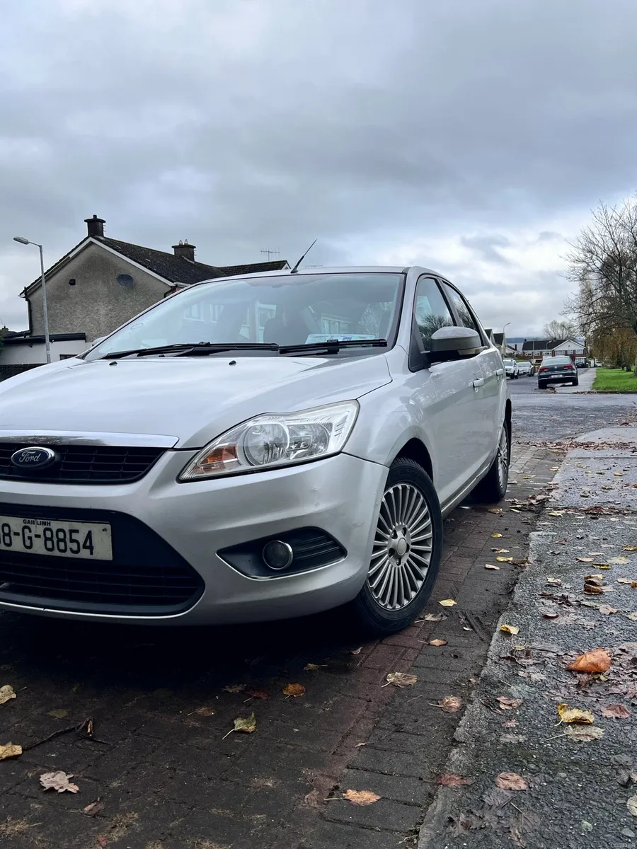 Ford focus sedan. Low mileage - Image 3