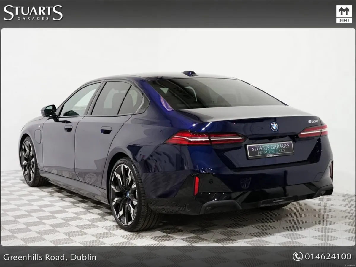 BMW 5-Series 530e M-SPORT PHEV: TANZANITE BLUE WIT - Image 2