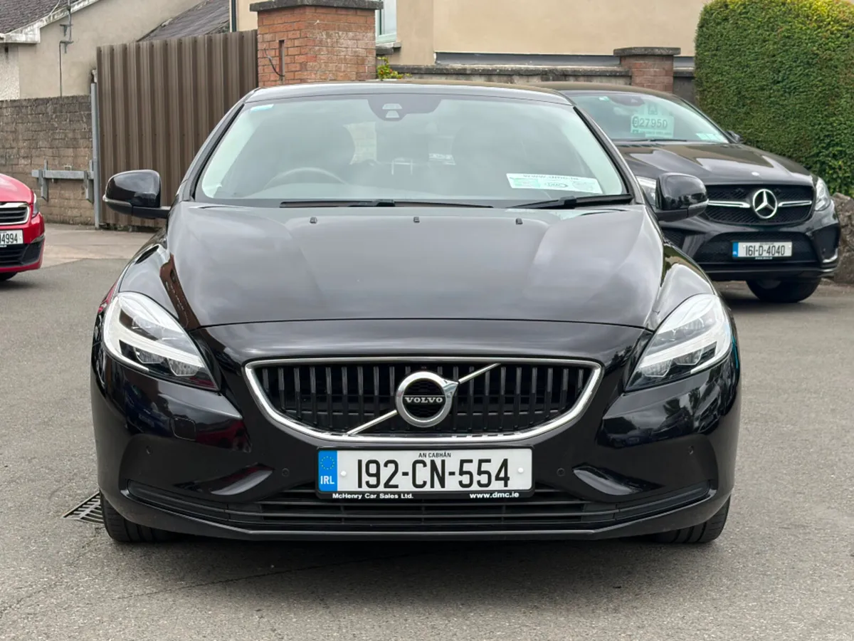 Volvo V40 T2 Momentum 1.5 Petrol 122BHP 5DR - Image 2