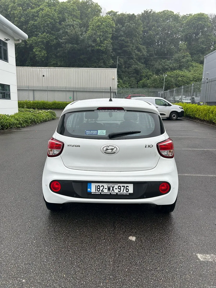 Hyundai i10 Deluxe Model - Image 4