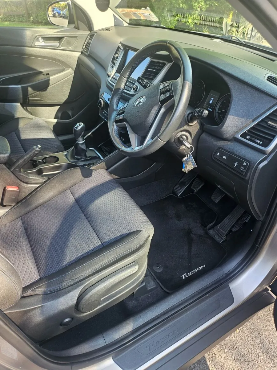 Hyundai Tucson 2018 Executive SE Only 69,700 miles - Image 5