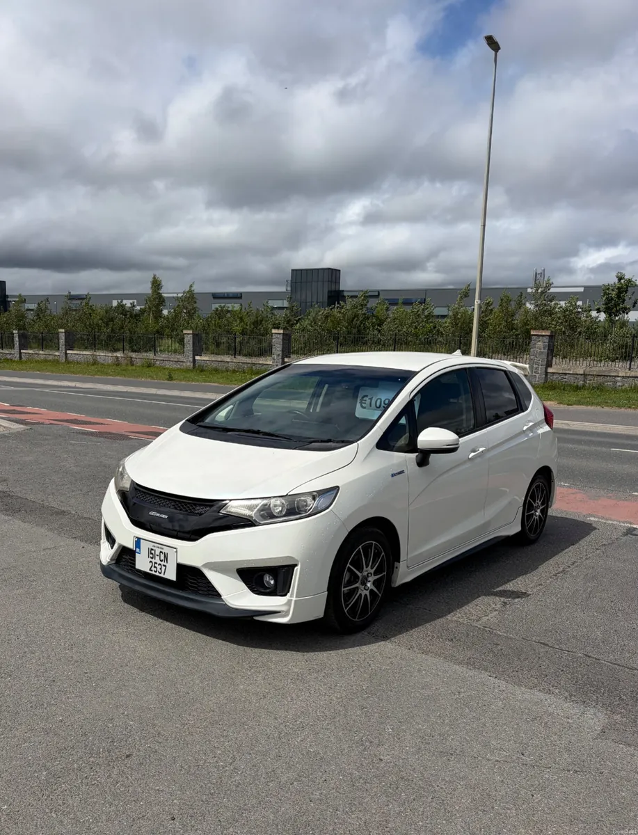 2015 Honda Fit (Jazz) 1.5 Hybrid Auto - Image 1