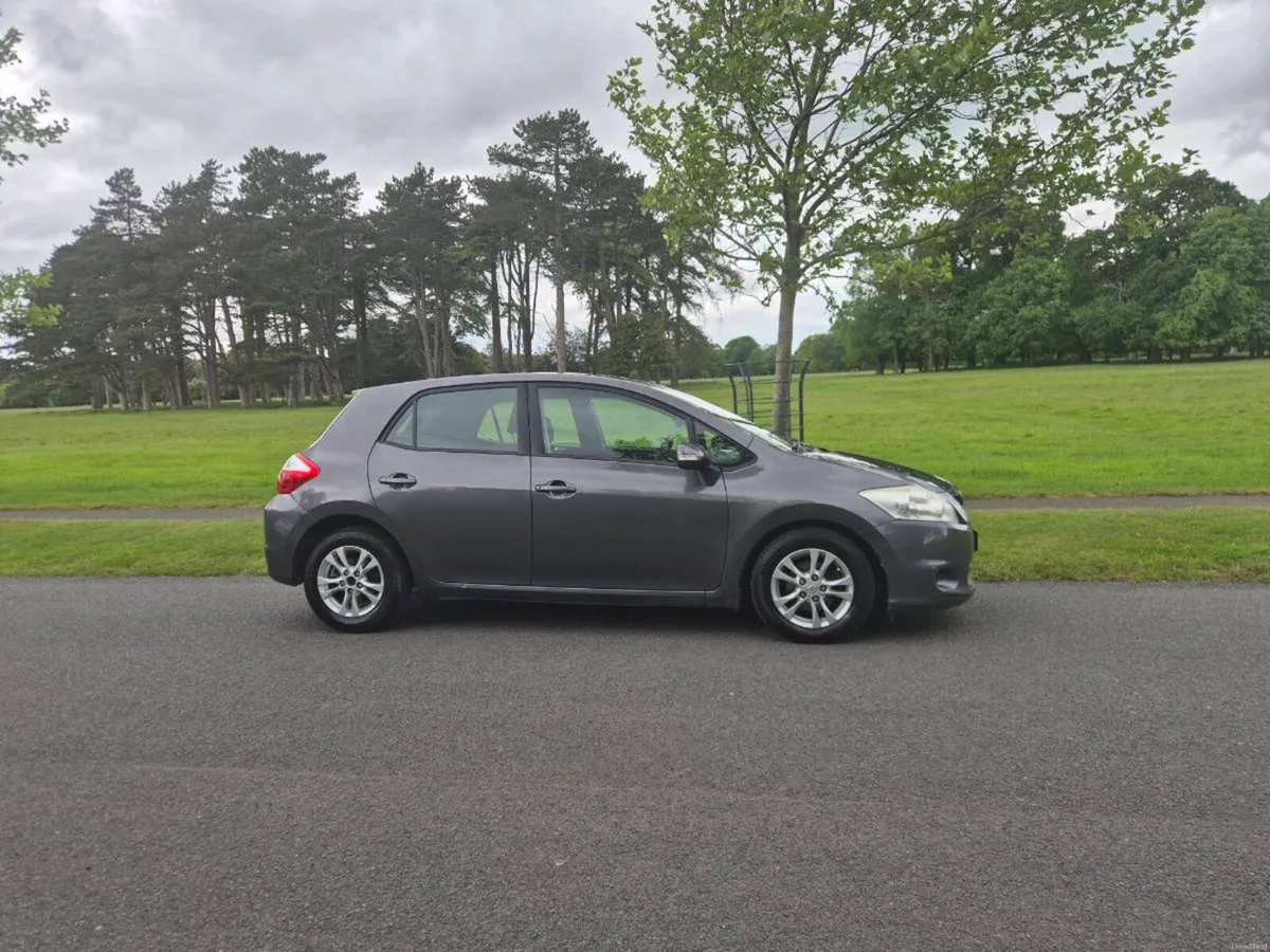 Toyota Auris 1.4 D-4D - Image 2