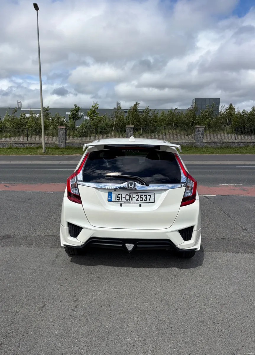 2015 Honda Fit 1.5 Hybrid Auto - Image 5