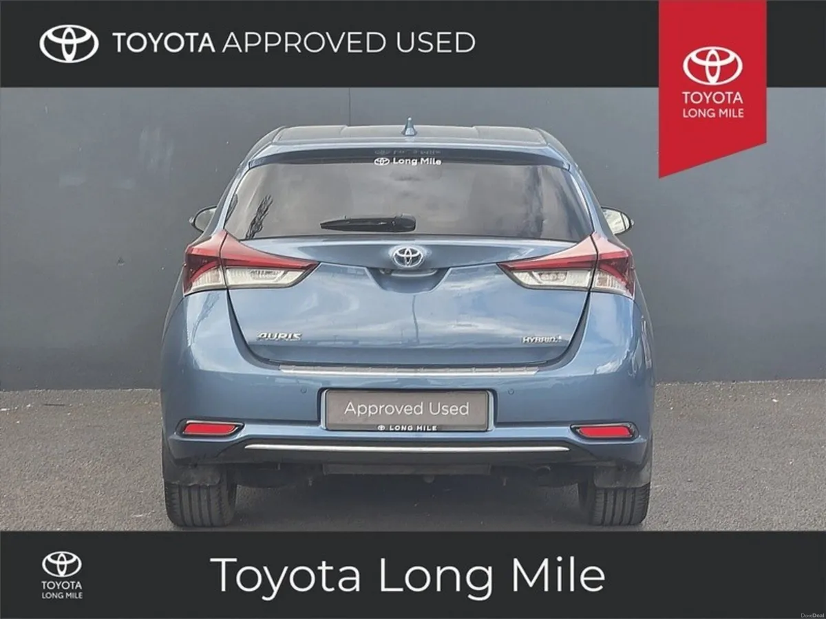 Toyota Auris 1.8 Hybrid Design 5dr - Image 4